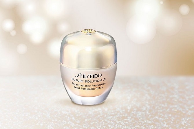 Kem nền Shiseido Future Solution LX Total Radiance Foundation