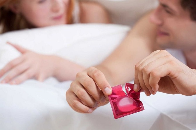 Cách quan hệ tình dục an toàn không bị viêm nhiễm đó chính là sử dụng bao cao su khi quan hệ