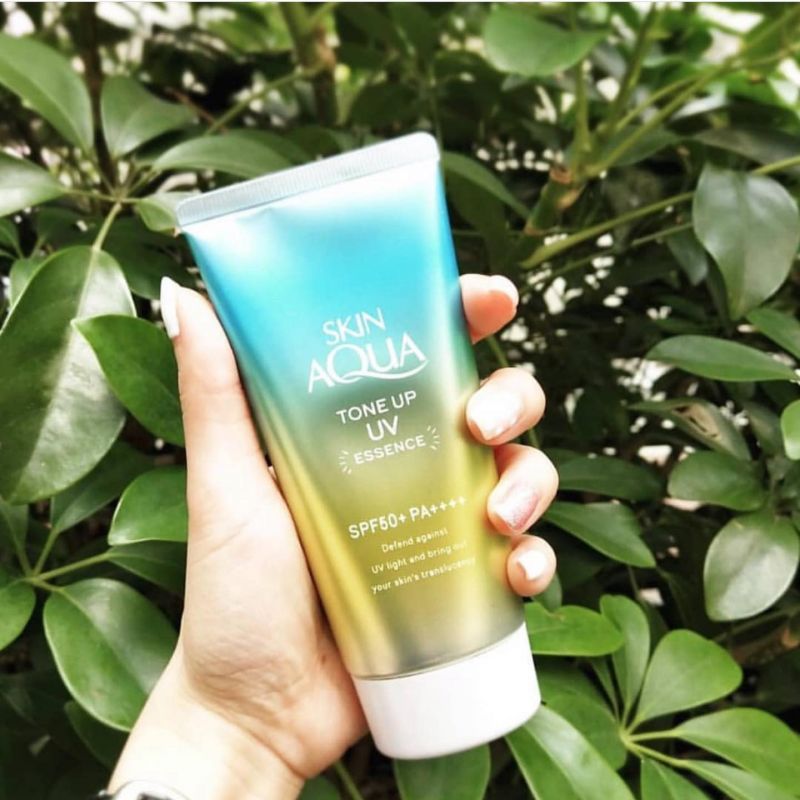 Kem chống nắng nâng tông Skin Aqua Essence Mint - Green chống lại những tác nhân gây hại từ môi trường, kể cả tia cực tím độc hại