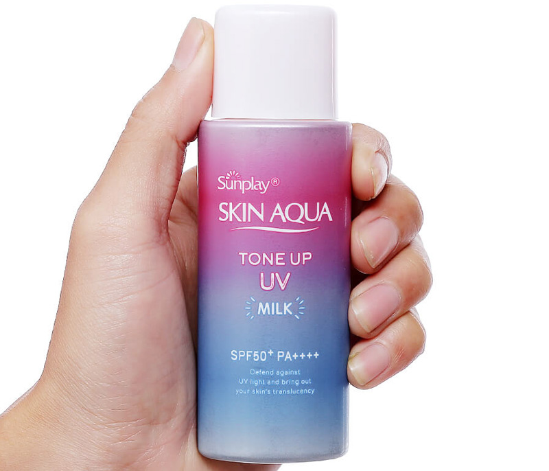 Sữa chống nắng nâng tông của Skin Aqua có chỉ số chống nắng cao giúp bảo vệ da dưới tác động của tia UV