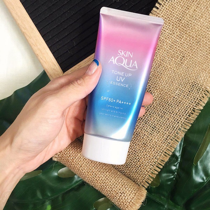 Kem chống nắng Skin Aqua lành tính cho bà bầu. Ảnh: Internet