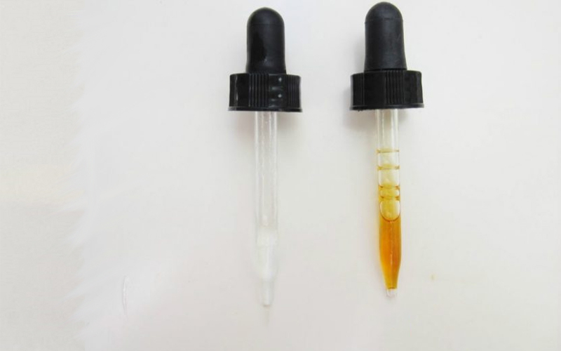  Màu sắc của Serum Vitamin C bị biến đổi dần khi bị oxy hóa
