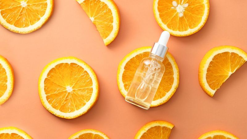 Serum Vitamin C có công dụng tuyệt vời trong quá trình chăm sóc da
