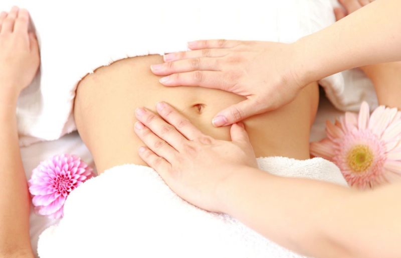 Massage cùng kem tan mỡ giúp giảm mỡ bụng khi đang cho con bú hiệu quả