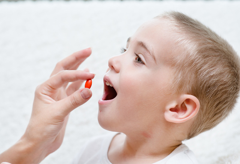 Bổ sung vitamin tổng hợp cho trẻ. Ảnh: Internet