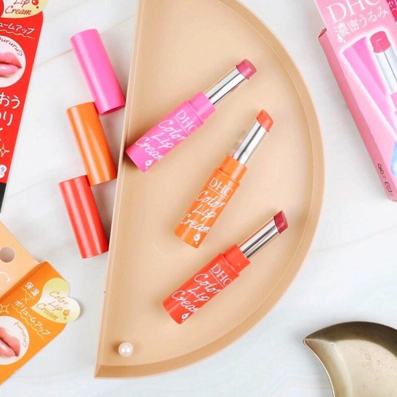  Son dưỡng có màu DHC Color Lip Cream mang lại đôi môi sáng hồng tự nhiên