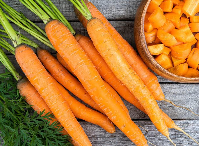 Bị đau mắt đỏ nên ăn gì thì cà rốt là thực phẩm rất tốt cho mắt mà bạn nên ăn