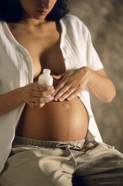 Chăm sóc da đúng cách khi mang thai giúp da không xuất hiện khuyết điểm. Ảnh: Internet
