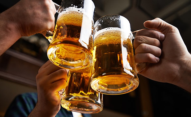 Uống bia vào thời điểm tốt nhất là trước hoặc trong bữa ăn