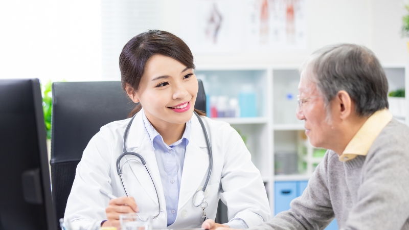 Bạn nên kiểm tra sức khỏe định kỳ để theo dõi mức độ axit uric trong cơ thể cũng như các chỉ số sức khỏe khác giúp phát hiện sớm vấn đề liên quan đến bệnh gout