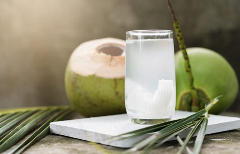 Nước dừa có tính hàn có thể giúp tránh thai ngoài ý muôn