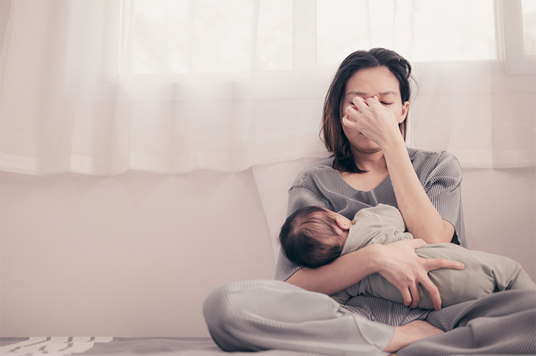 Phụ nữ sau sinh thường bị áp lực về tâm lý, mệt mỏi dẫn đến suy giảm ham muốn