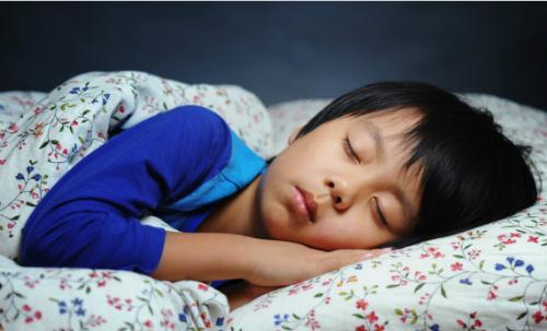 Ngủ đủ giấc thúc đẩy sự phát triển chiều cao