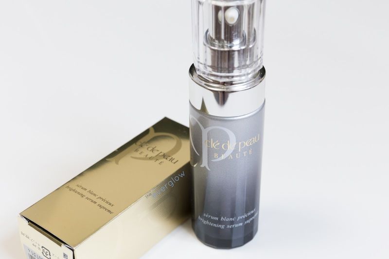 Tinh chất nổi tiếng Cle de Peau nổi bật với công dụng làm trắng, dưỡng sáng da