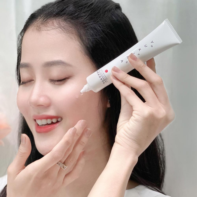 Tinh chất trị nám, trắng da Yukina Whitening Deep Treatment Serum