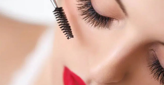 Hãy tẩy trang mắt thật đúng cách sau mỗi lần sử dụng mascara không trôi