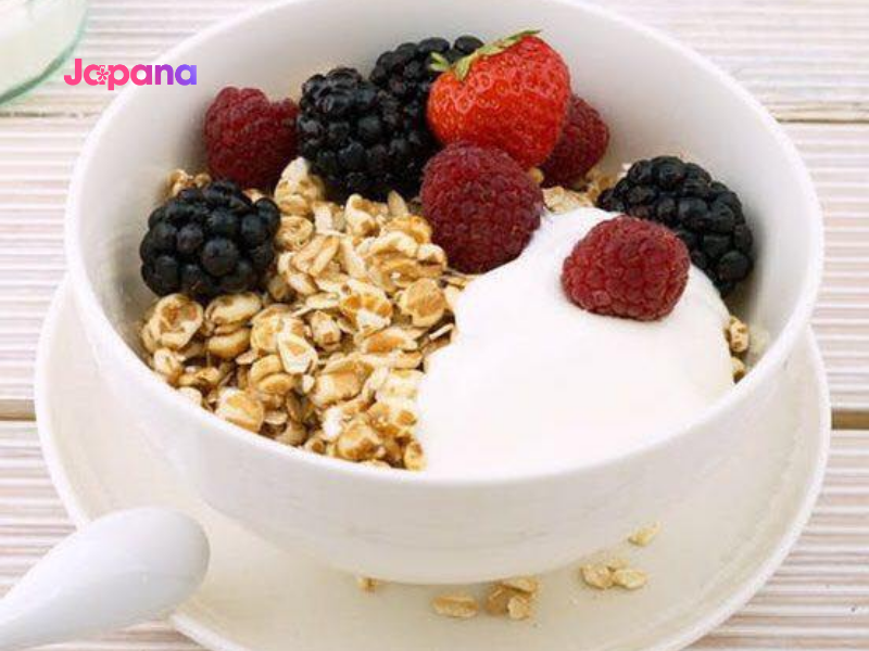 Ngũ cốc kết hợp sữa chua giúp hỗ trợ giảm cân an toàn