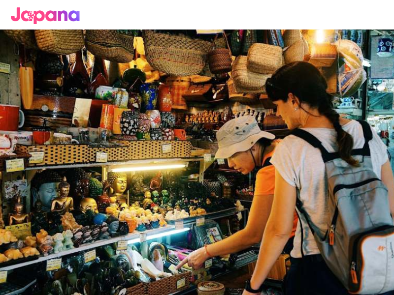 Quà lưu niệm là gì? Tại sao đi xa về nên mua quà tặng người thân?