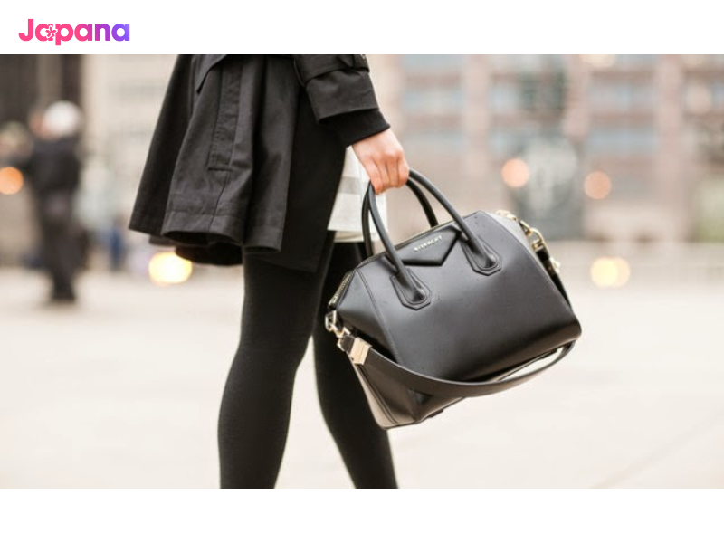 Túi xách là đồ dùng không thể thiếu trong tủ đồ của phụ nữ