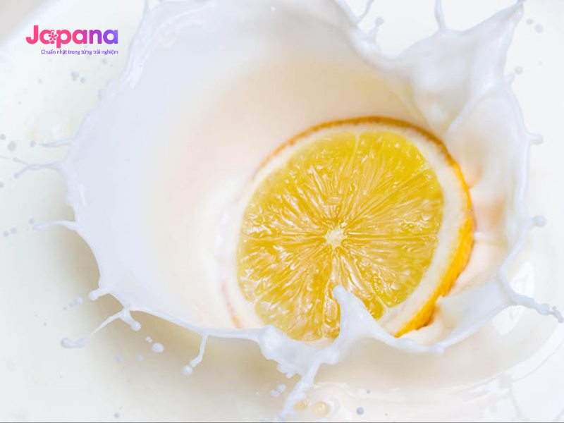 Cách tắm trắng bằng sữa tươi không đường và chanh