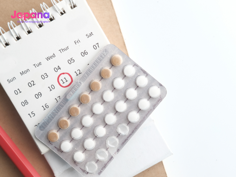 Khi sử dụng thuốc tránh thai, thời gian có kinh sẽ rơi vào trong 7 ngày khi phụ nữ đang uống 7 viên thuốc giả dược