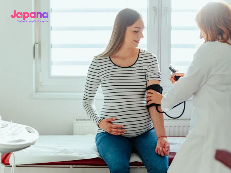 Cần tham khảo ý kiến bác sĩ trước khi dùng đối với phụ nữ mang thai, đang cho con bú