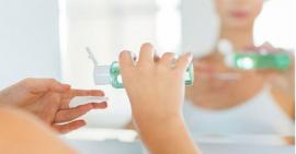 Bật mí cách sử dụng nước hoa hồng để tẩy sạch mụn đầu đen trên da mặt