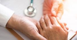 Hướng dẫn cách chăm sóc người bệnh Alzheimer giai đoạn cuối 