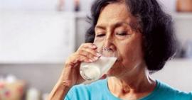 Những lưu ý khi cho bệnh nhân ung thư uống sữa