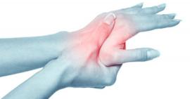 Triệu chứng và phương pháp điều trị gãy xương thuyền