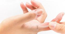 Sau khi ngủ dậy bị cứng khớp ngón tay là bệnh gì?