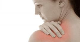 Triệu chứng và cách điều trị viêm quanh khớp vai