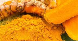 Tạm biệt mụn với bột nghệ