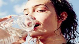 Uống nước - bí quyết chăm sóc da khoẻ đẹp
