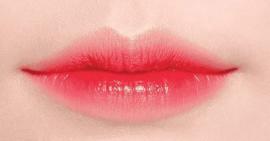 Chị em có làn môi thâm nên dùng son gì để sáng da và sang chảnh?