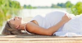 Mẹ bầu cần chăm sóc da mặt như thế nào?