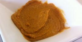 Mặt nạ nghệ đen trị mụn hiệu quả