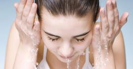 Rửa mặt đúng cách để da không bị nhăn và chảy xệ