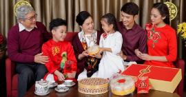 Tặng quà gì cho bố mẹ chồng ngày Tết giúp nàng dâu ghi điểm?