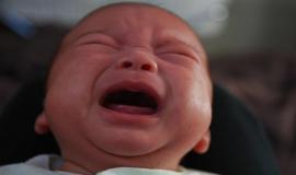 Em bé quấy khóc không chịu ngủ phải làm sao?