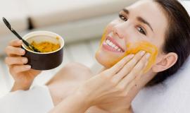 Cách làm đẹp da mặt sau sinh bằng nghệ tươi