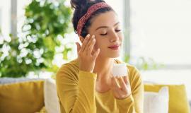 Sữa dưỡng thể vaseline có dùng cho da mặt được không?