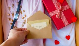 Nên tặng quà sinh nhật gì cho bạn trai, người yêu là nam? Top 20 món quà “chất như nước cất” cho chàng say đắm