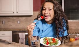 Ăn gì để tăng kích thước vòng 1 ở tuổi dậy thì nhanh nhất?